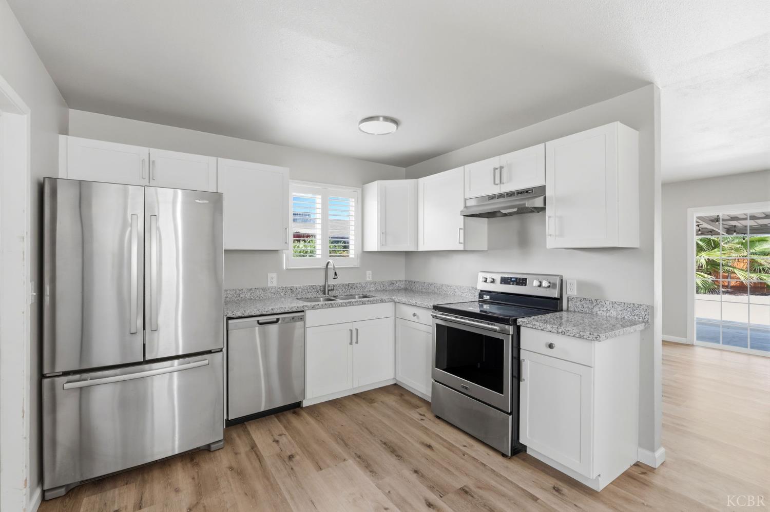310 W Hazelwood Dr, Lemoore, CA 93245