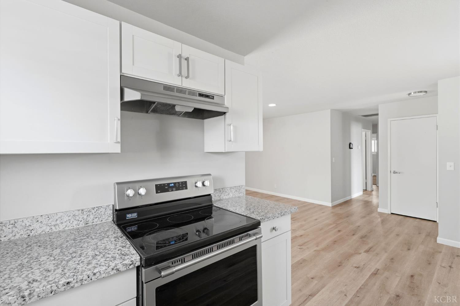 310 W Hazelwood Dr, Lemoore, CA 93245