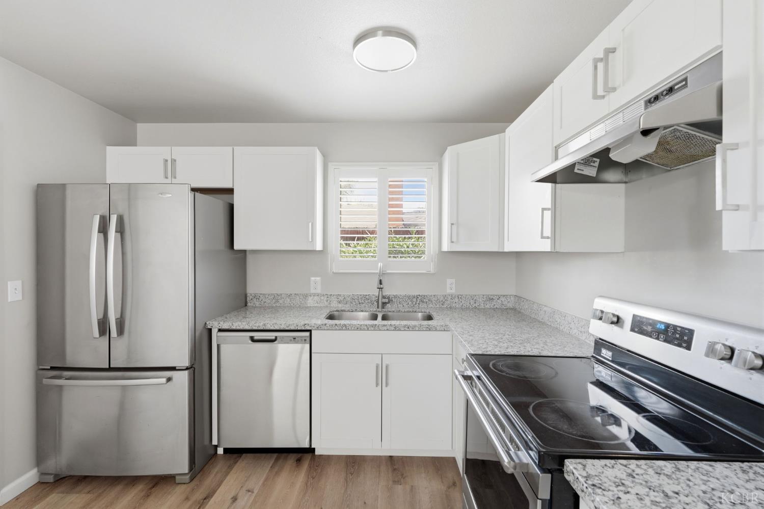 310 W Hazelwood Dr, Lemoore, CA 93245