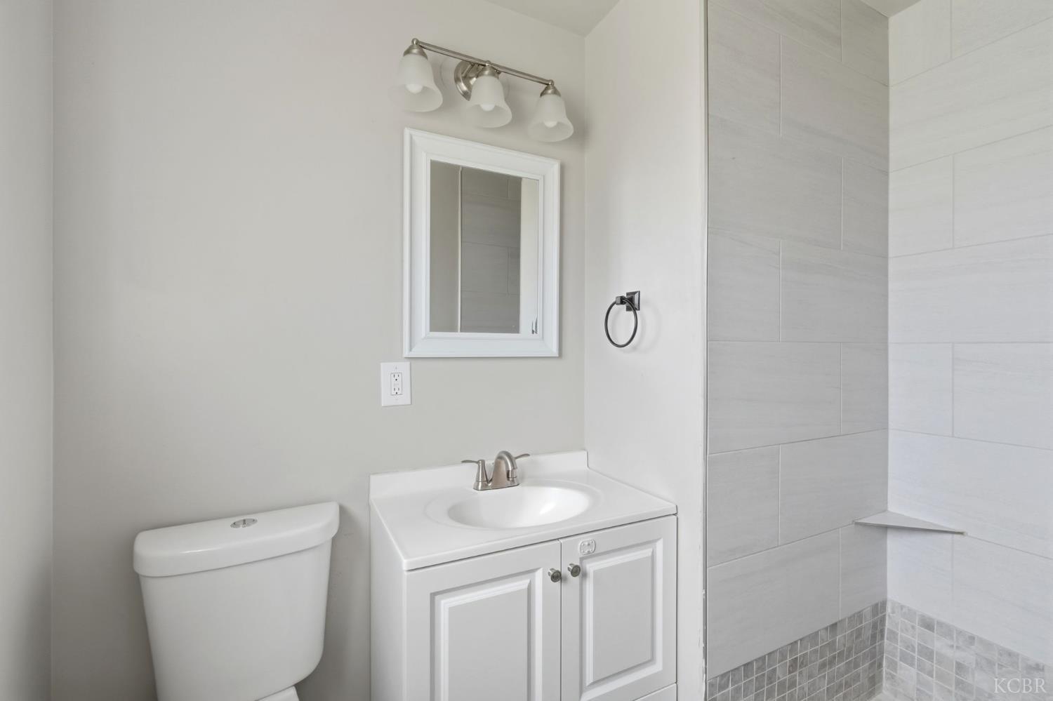 310 W Hazelwood Dr, Lemoore, CA 93245