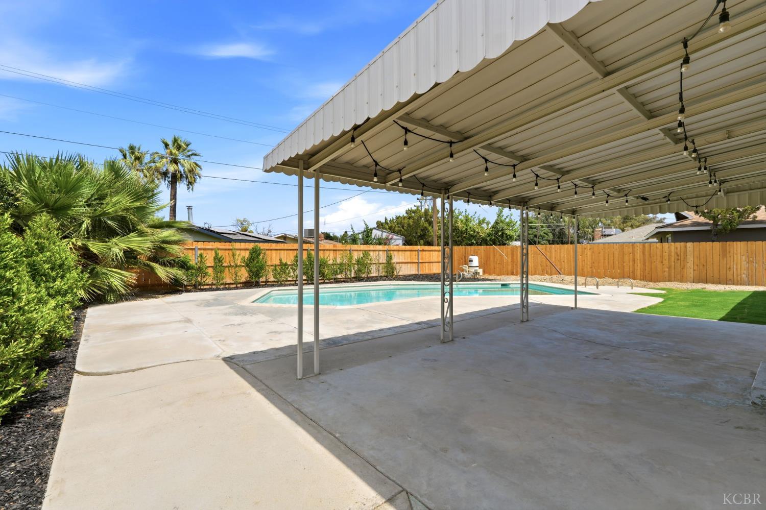 310 W Hazelwood Dr, Lemoore, CA 93245