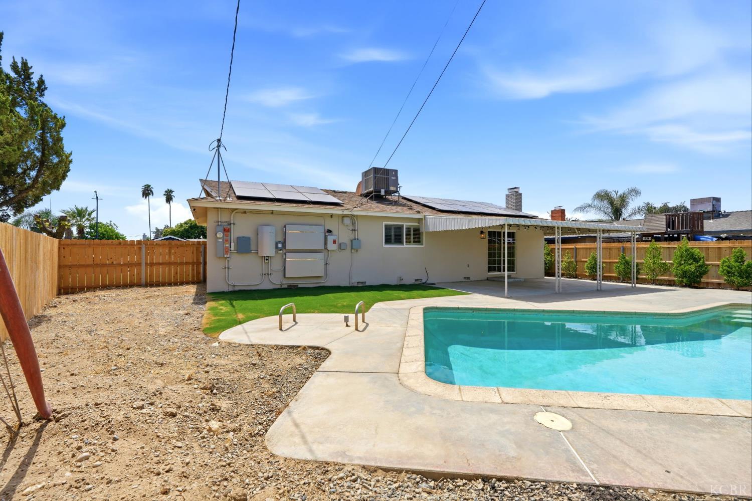 310 W Hazelwood Dr, Lemoore, CA 93245