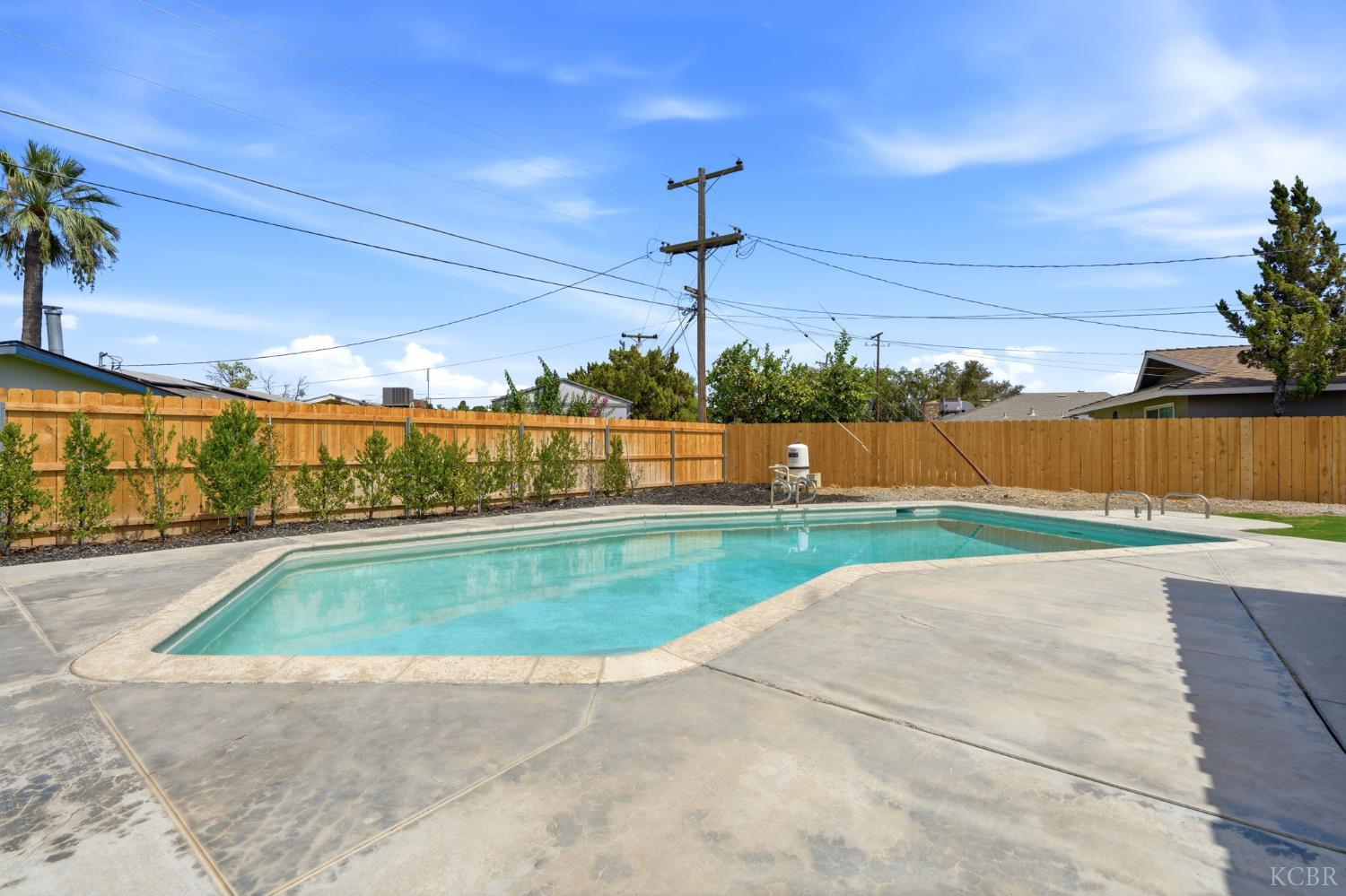 310 W Hazelwood Dr, Lemoore, CA 93245