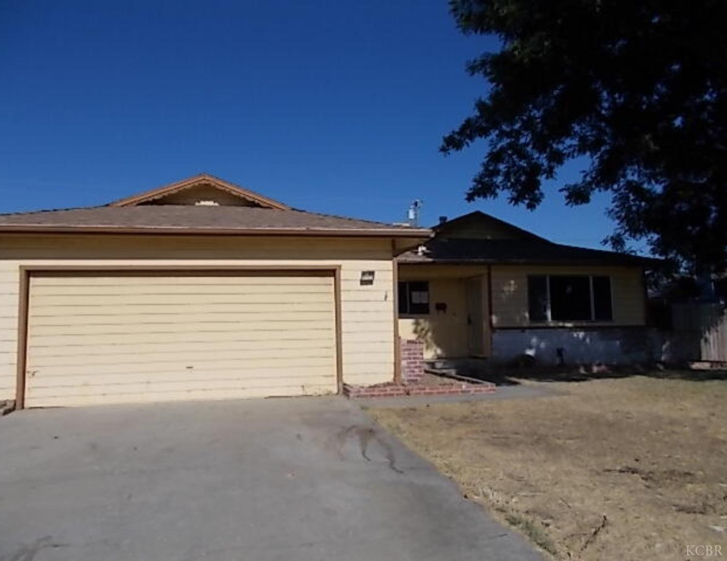 2026 N Kensington Way, Hanford, CA 93230