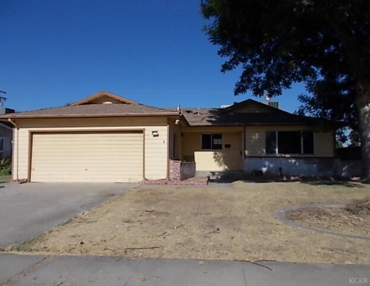 2026 N Kensington Way, Hanford, CA 93230