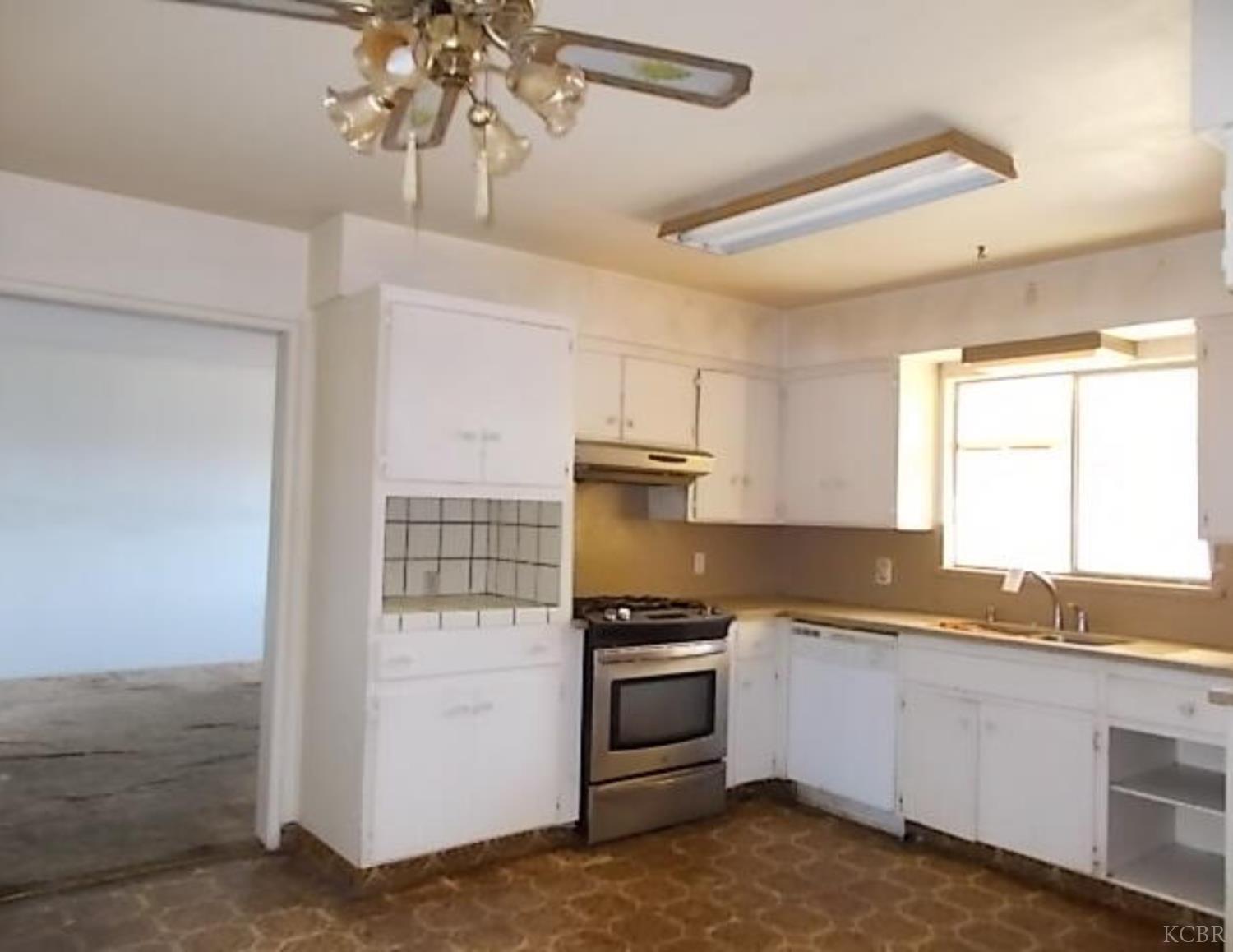 2026 N Kensington Way, Hanford, CA 93230