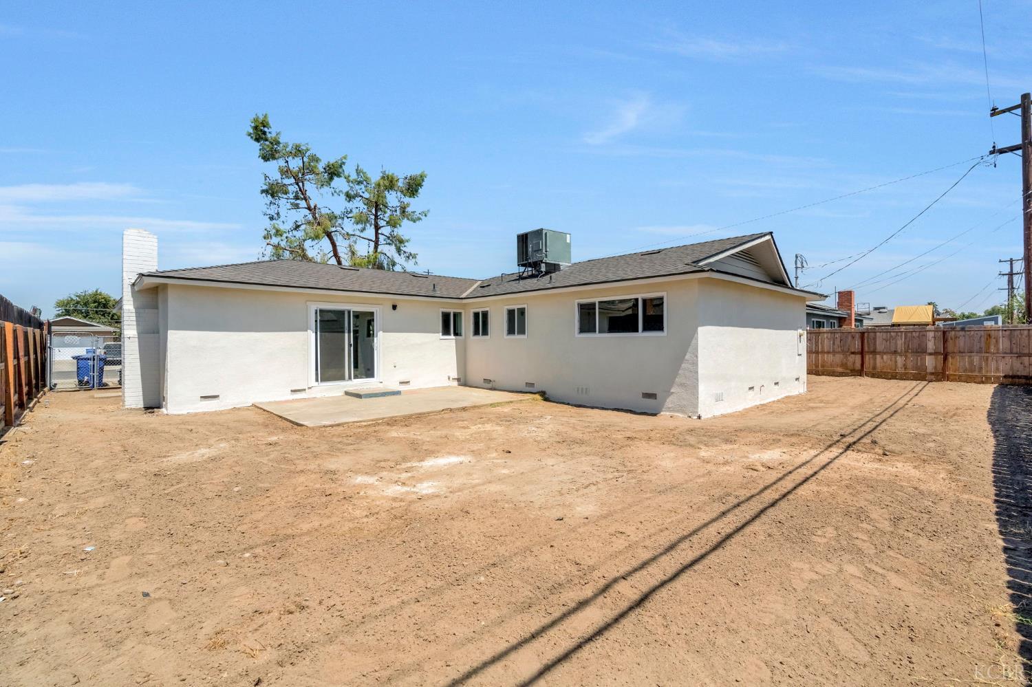 165 W Deodar Ln, Lemoore, CA 93245