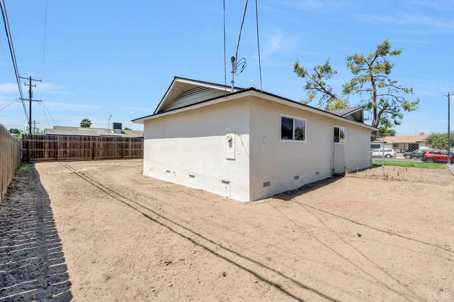 165 W Deodar Ln, Lemoore, CA 93245