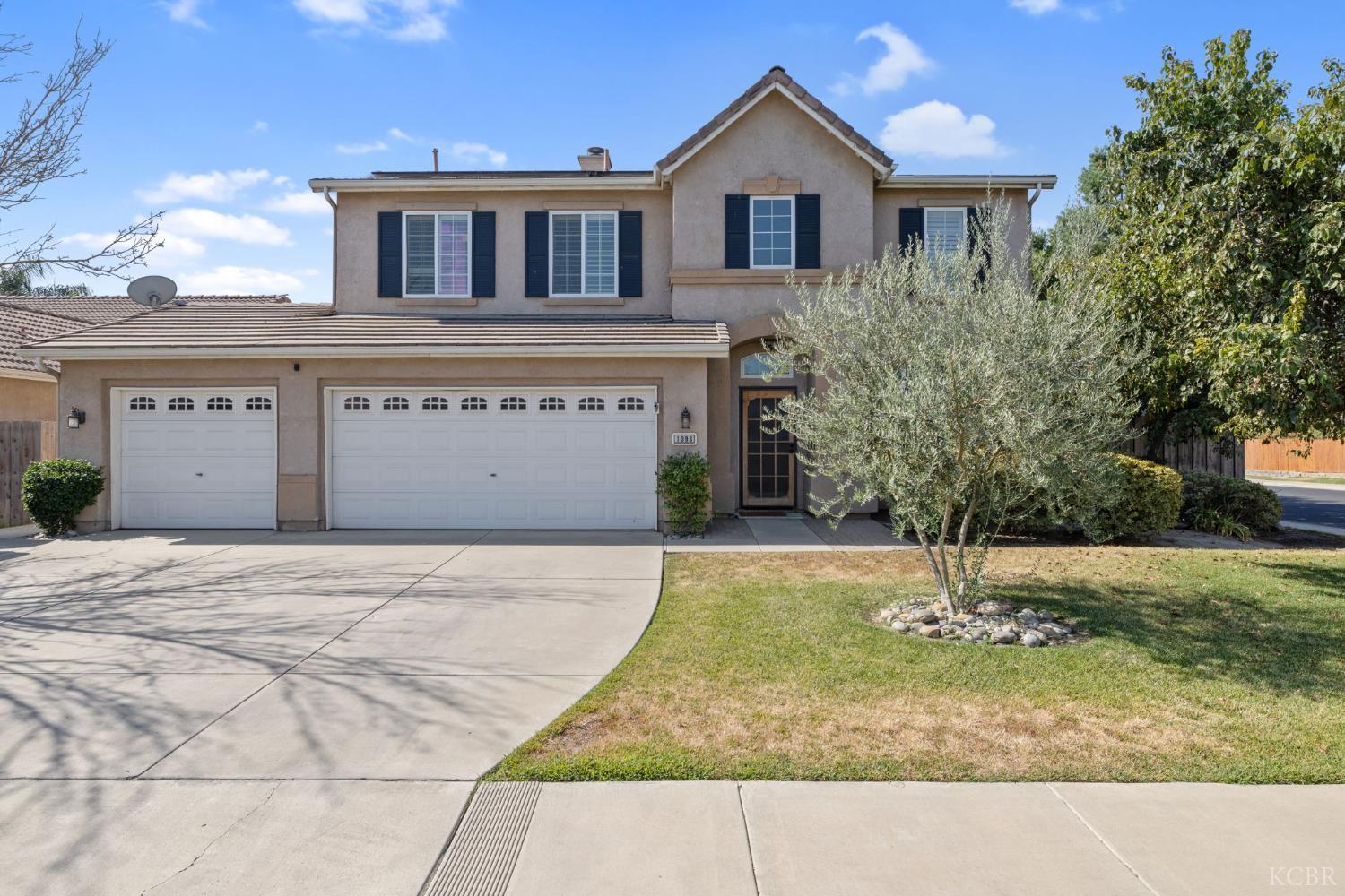 1093 W Windsor Ct, Hanford, CA 93230