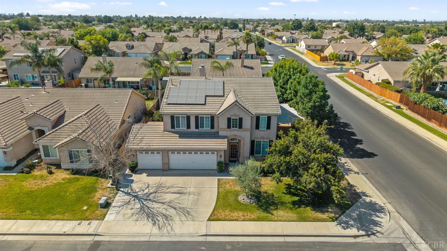 1093 W Windsor Ct, Hanford, CA 93230