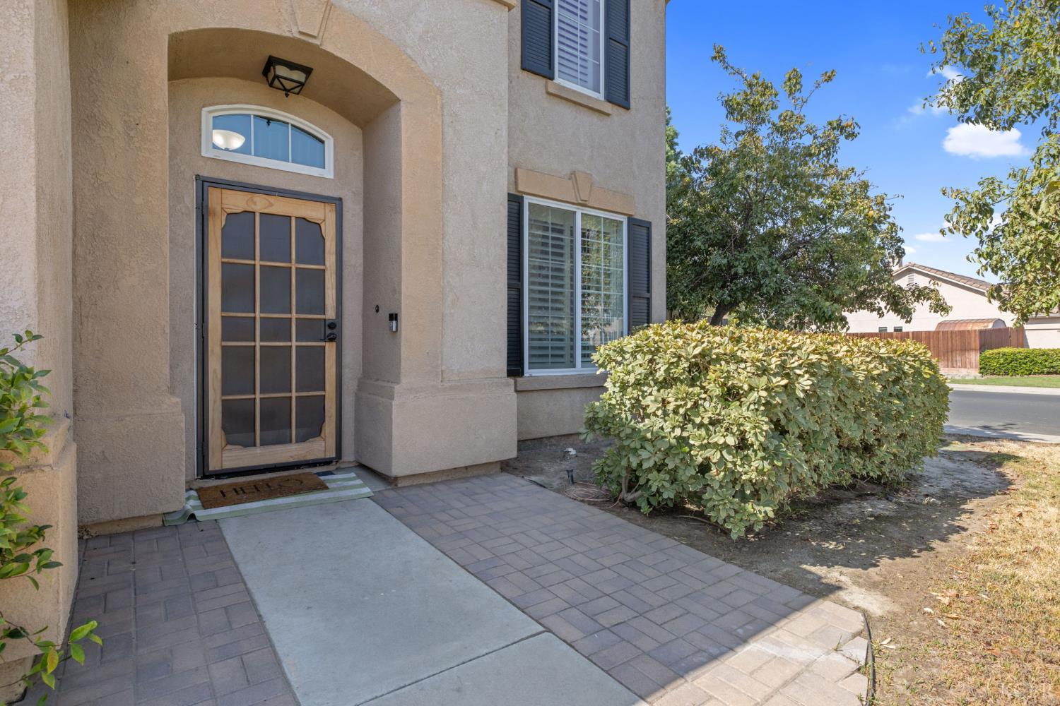 1093 W Windsor Ct, Hanford, CA 93230