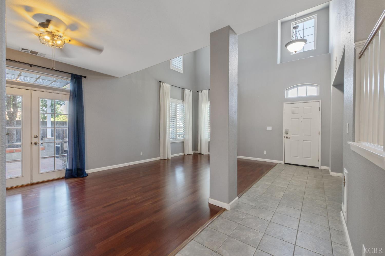 1093 W Windsor Ct, Hanford, CA 93230