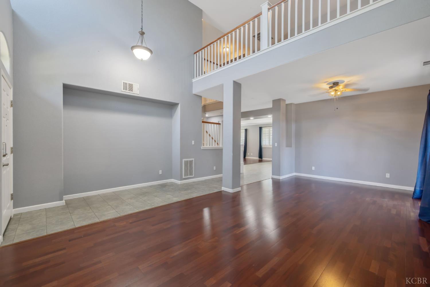 1093 W Windsor Ct, Hanford, CA 93230