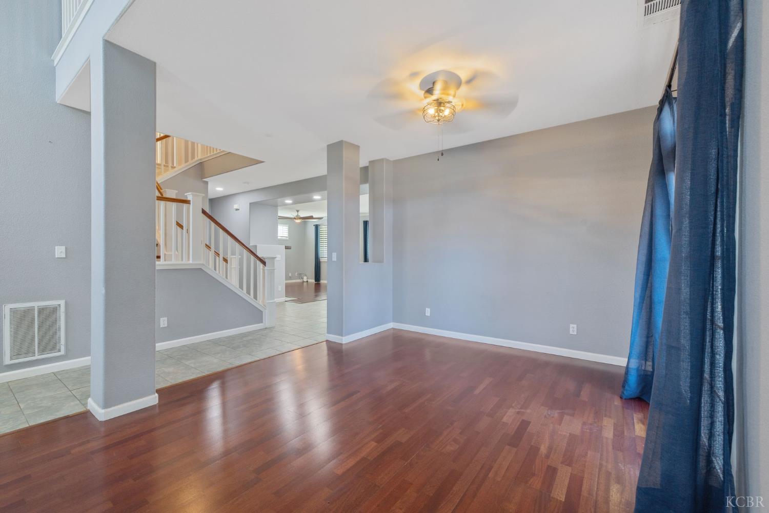 1093 W Windsor Ct, Hanford, CA 93230