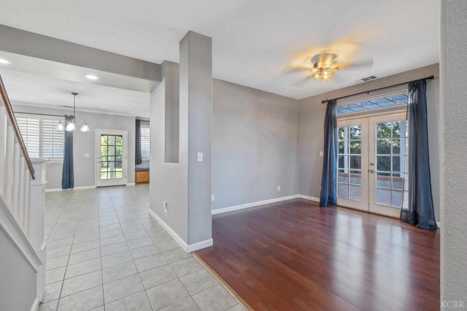 1093 W Windsor Ct, Hanford, CA 93230