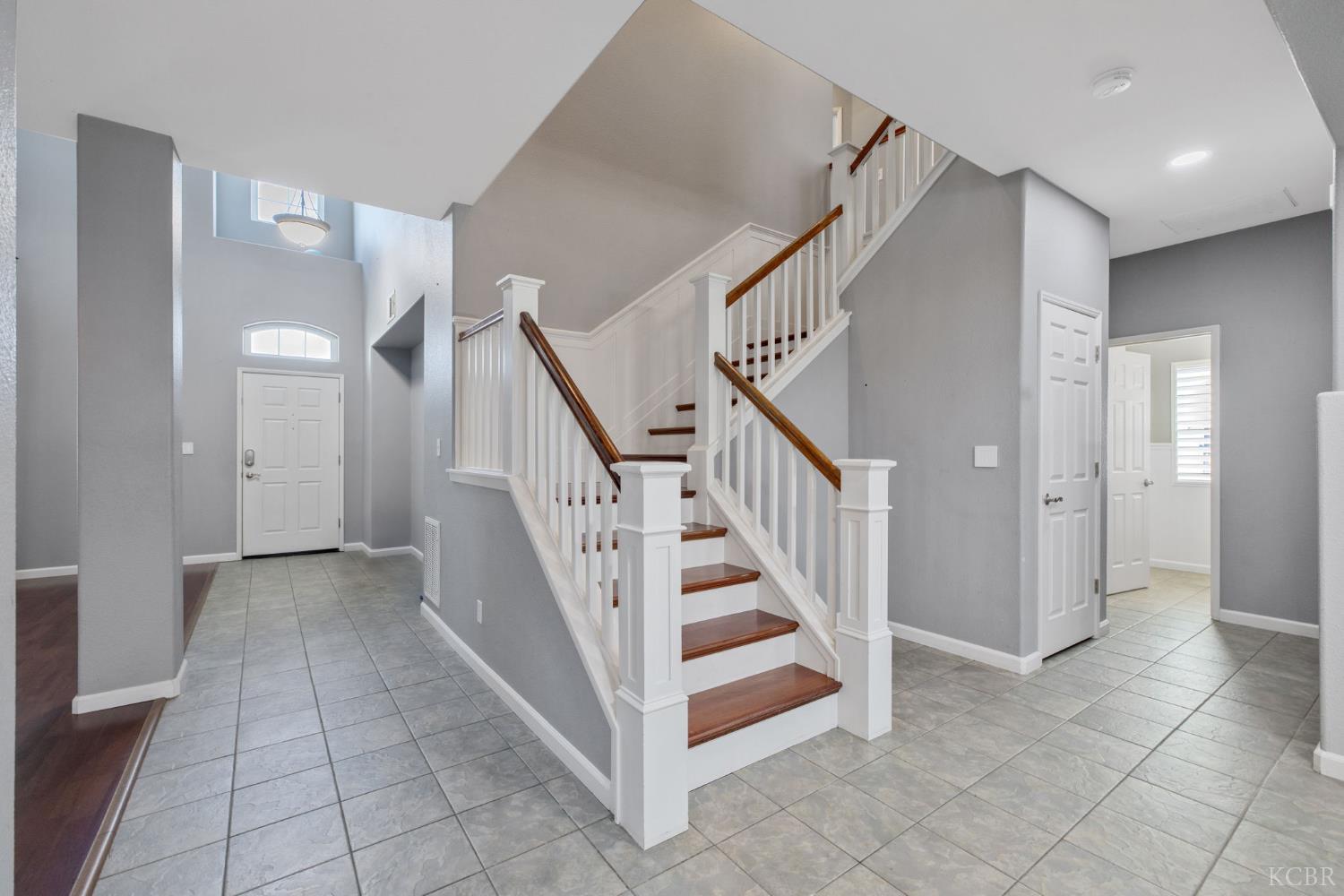 1093 W Windsor Ct, Hanford, CA 93230