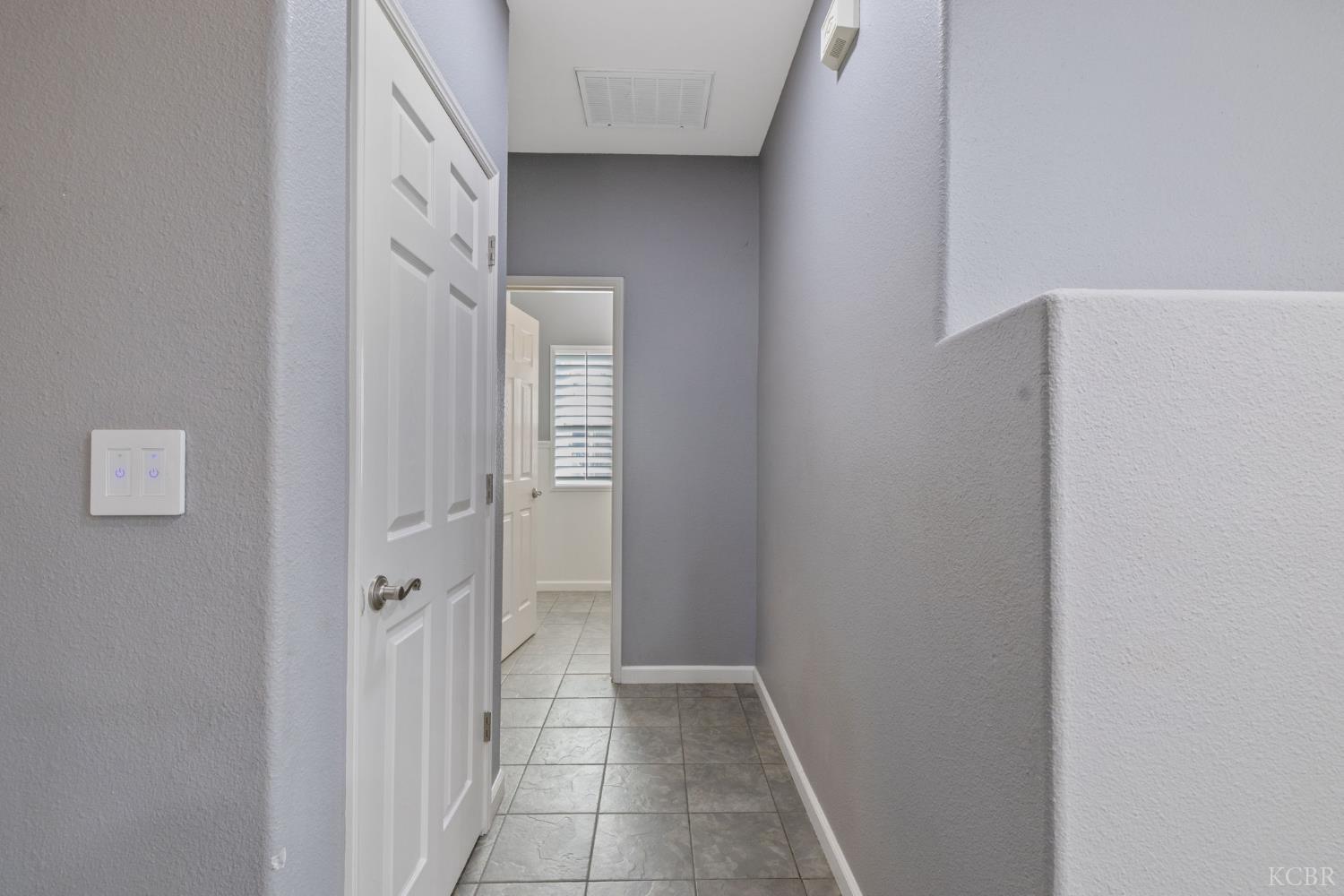 1093 W Windsor Ct, Hanford, CA 93230