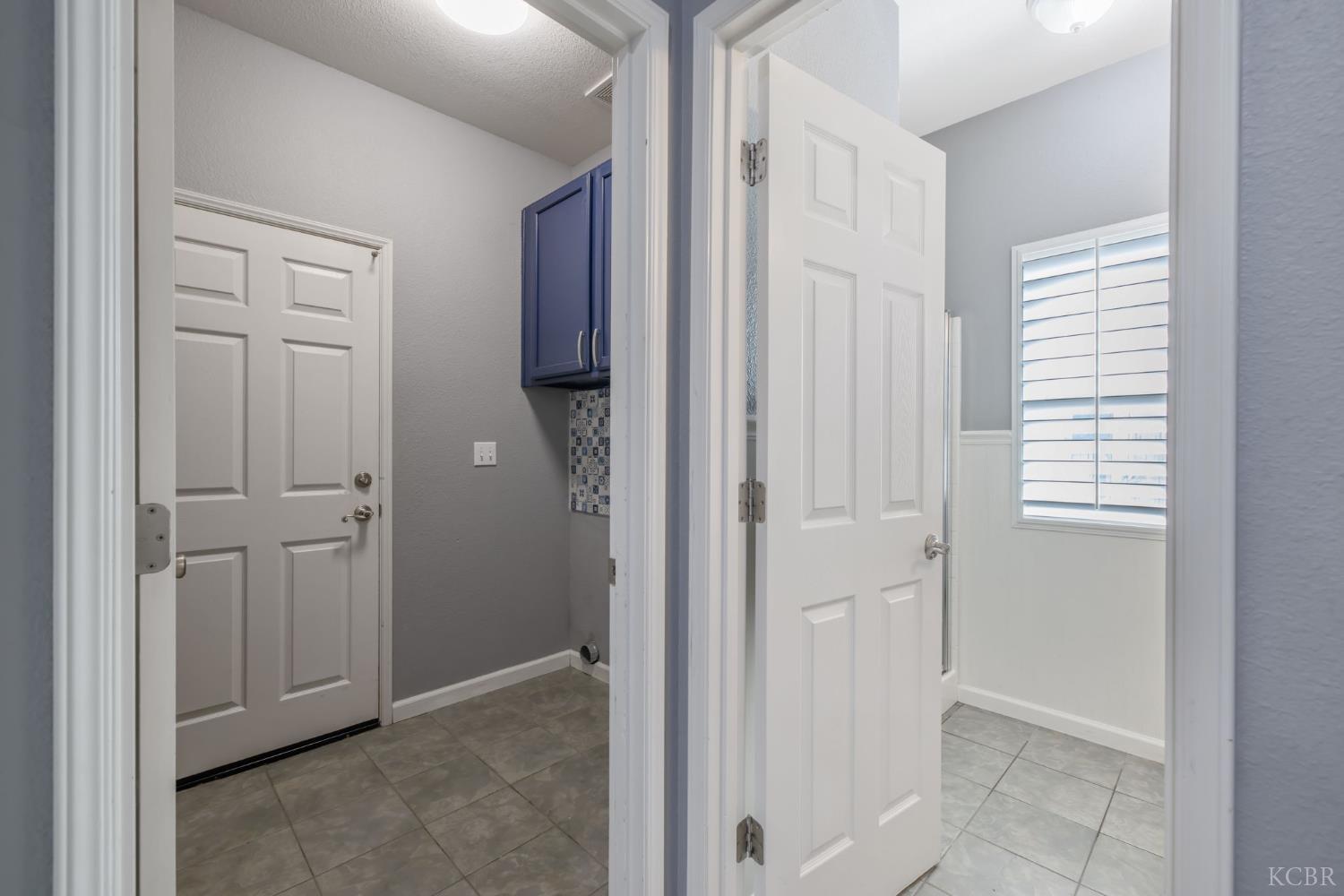 1093 W Windsor Ct, Hanford, CA 93230