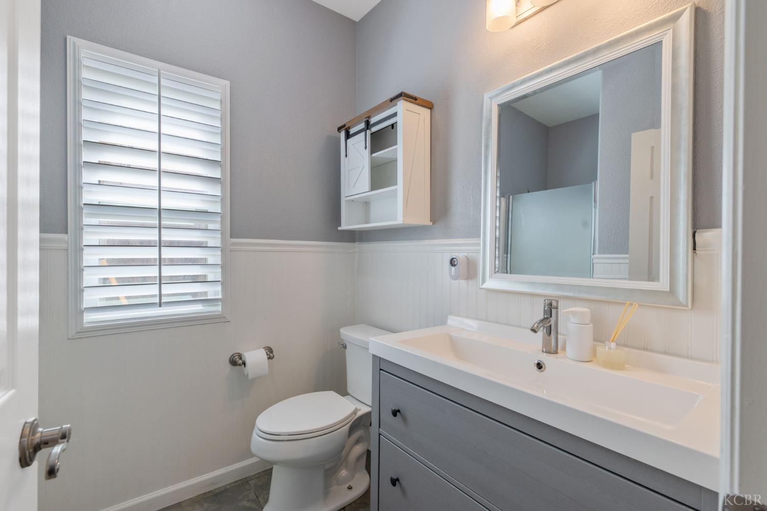 1093 W Windsor Ct, Hanford, CA 93230