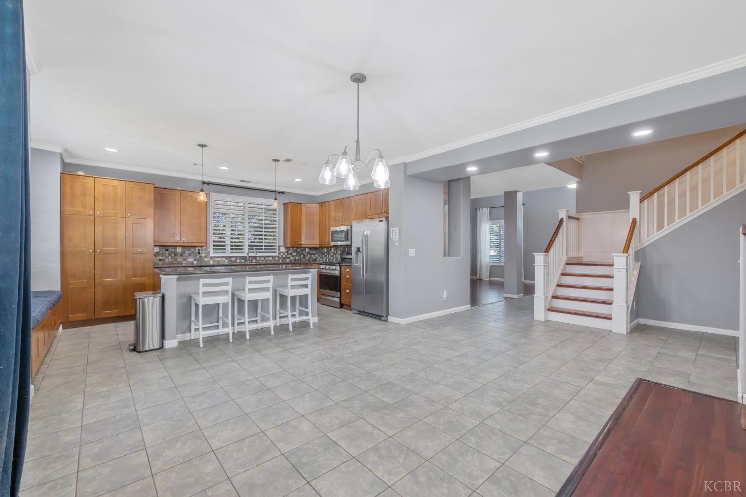 1093 W Windsor Ct, Hanford, CA 93230