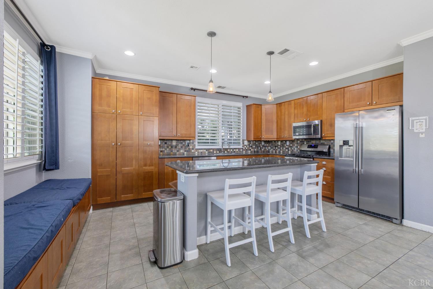 1093 W Windsor Ct, Hanford, CA 93230