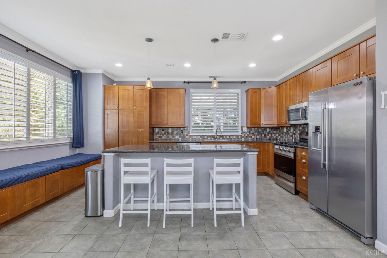 1093 W Windsor Ct, Hanford, CA 93230
