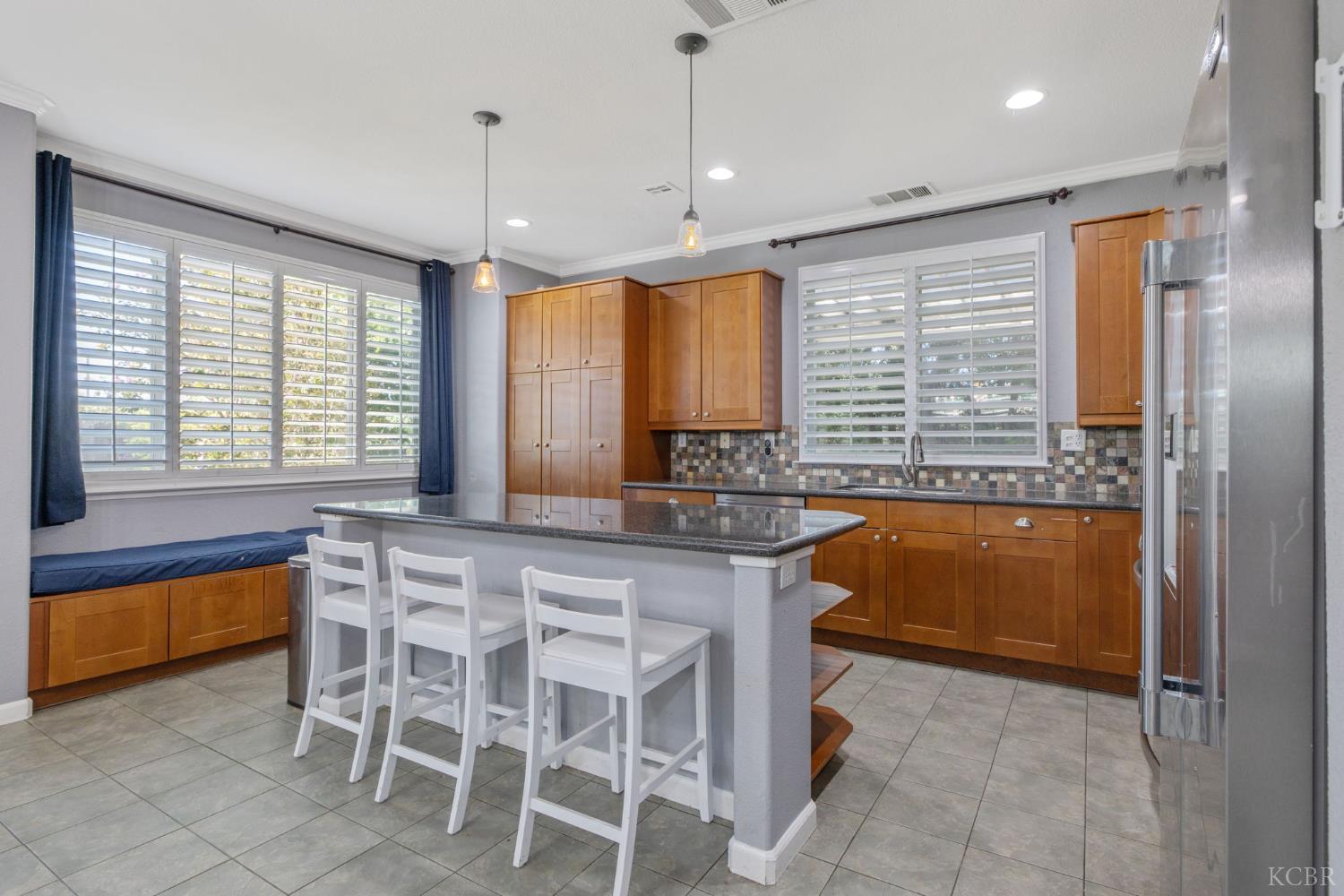 1093 W Windsor Ct, Hanford, CA 93230
