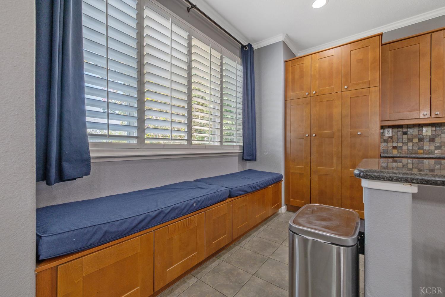 1093 W Windsor Ct, Hanford, CA 93230