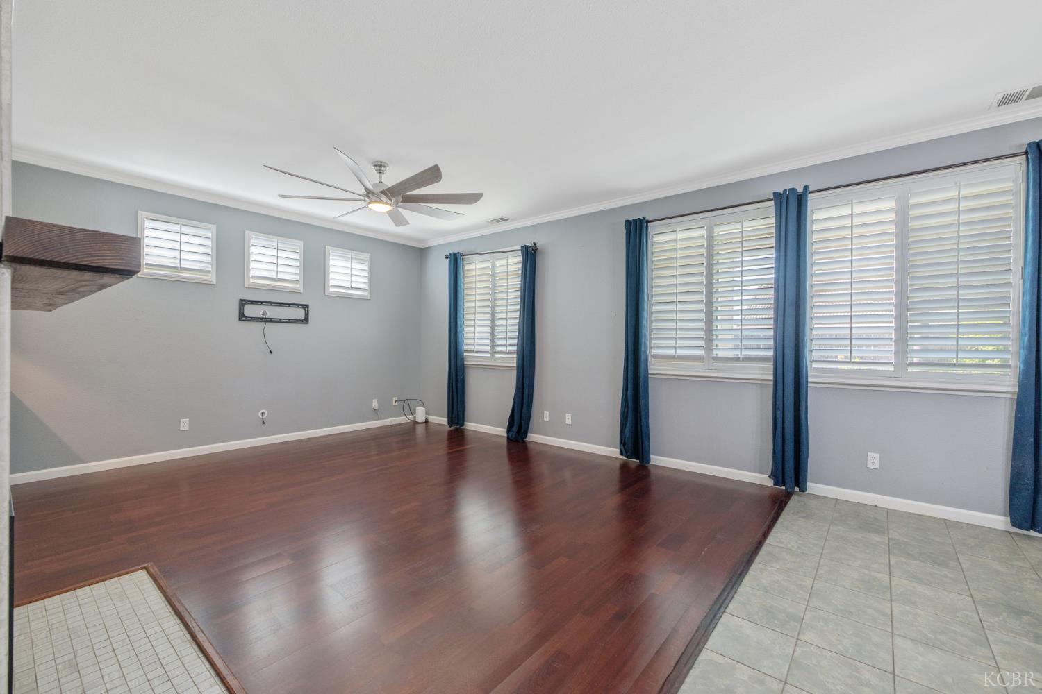 1093 W Windsor Ct, Hanford, CA 93230