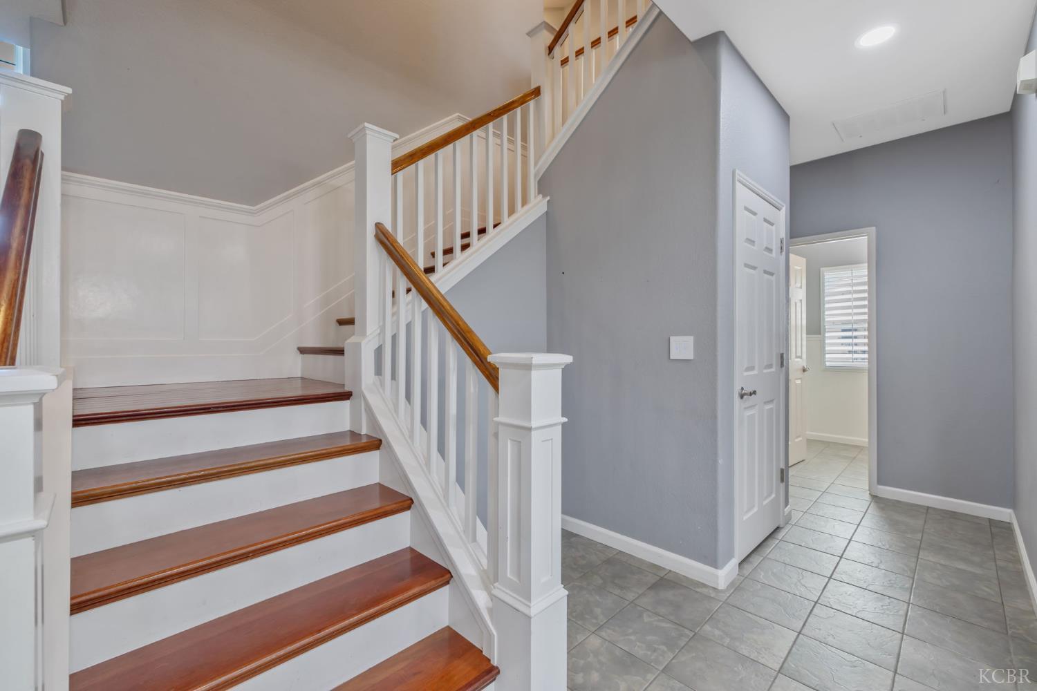 1093 W Windsor Ct, Hanford, CA 93230
