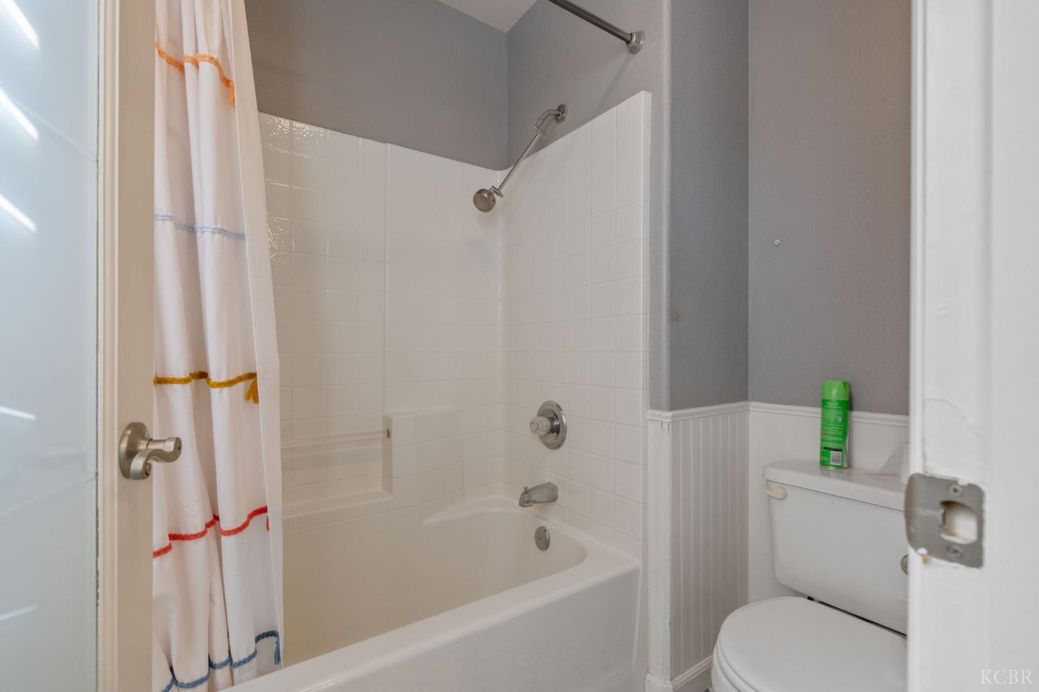 1093 W Windsor Ct, Hanford, CA 93230