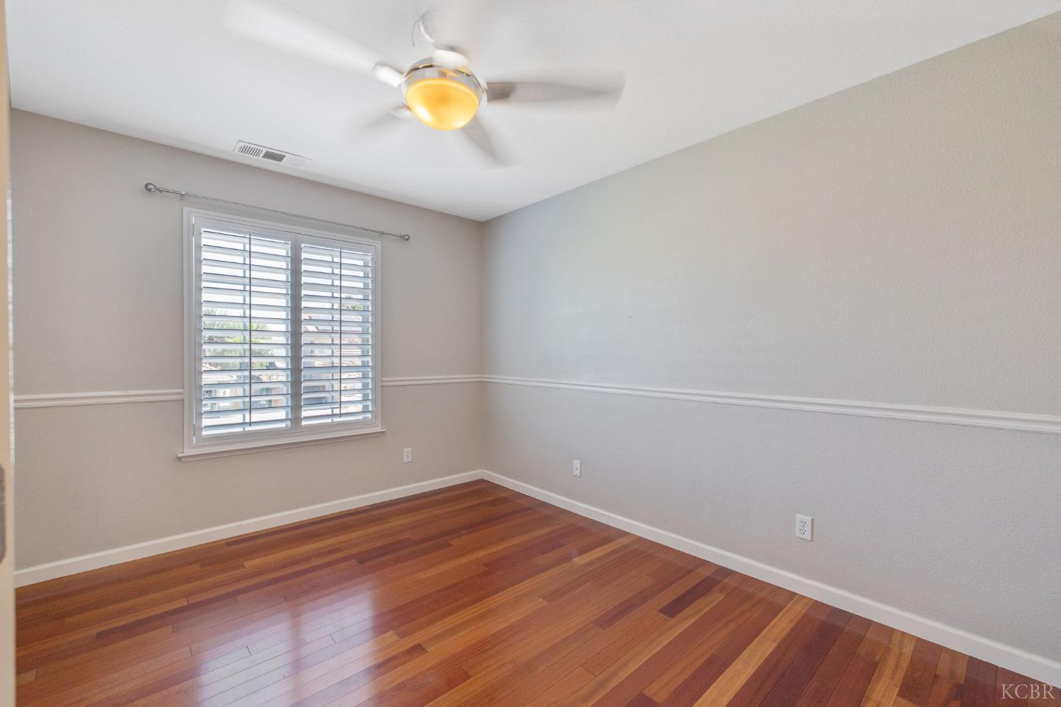 1093 W Windsor Ct, Hanford, CA 93230