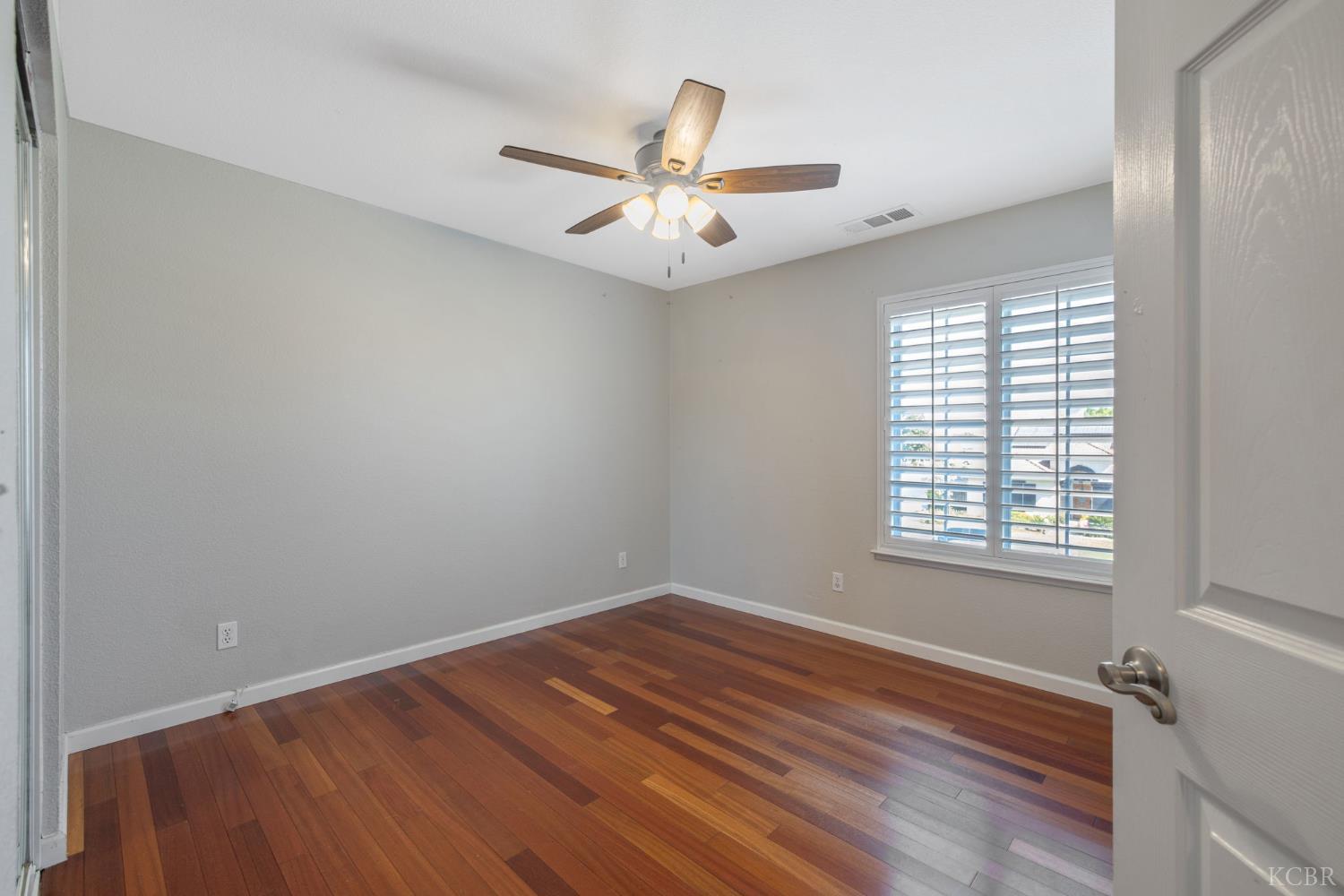 1093 W Windsor Ct, Hanford, CA 93230