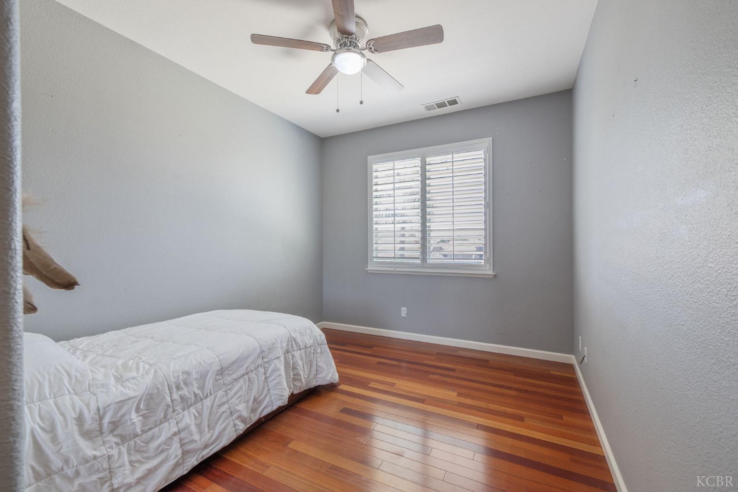 1093 W Windsor Ct, Hanford, CA 93230