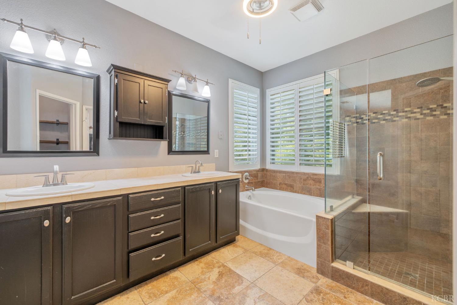 1093 W Windsor Ct, Hanford, CA 93230