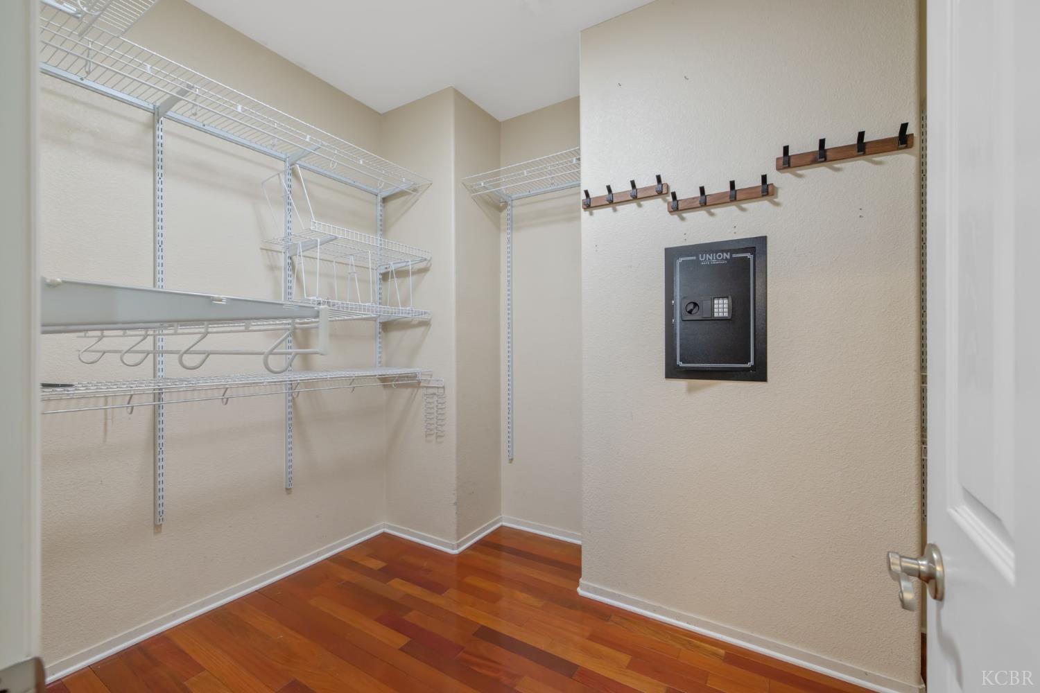 1093 W Windsor Ct, Hanford, CA 93230
