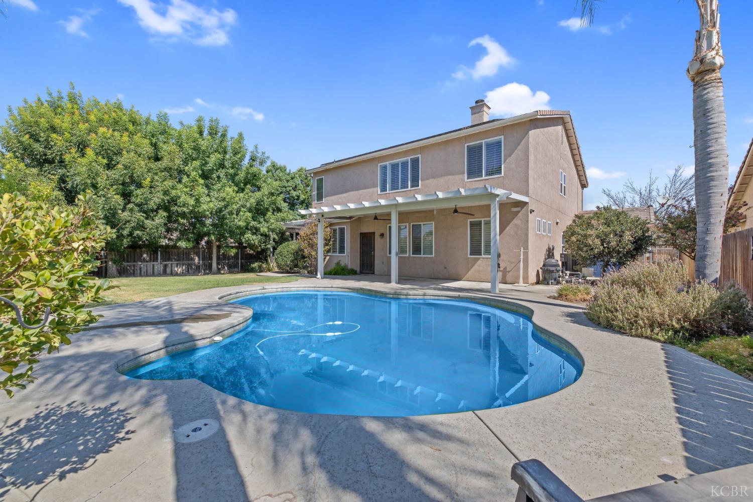 1093 W Windsor Ct, Hanford, CA 93230
