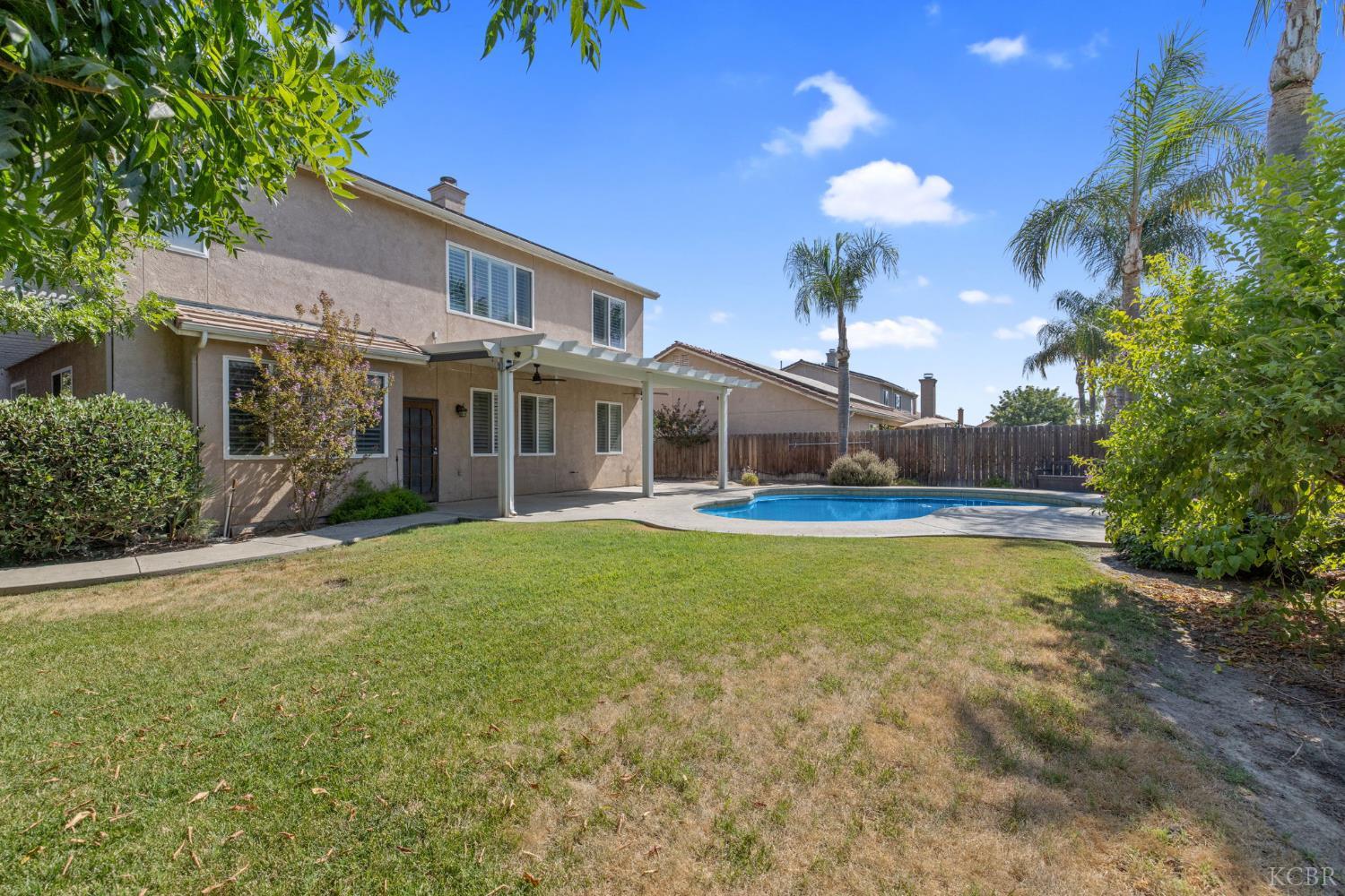 1093 W Windsor Ct, Hanford, CA 93230
