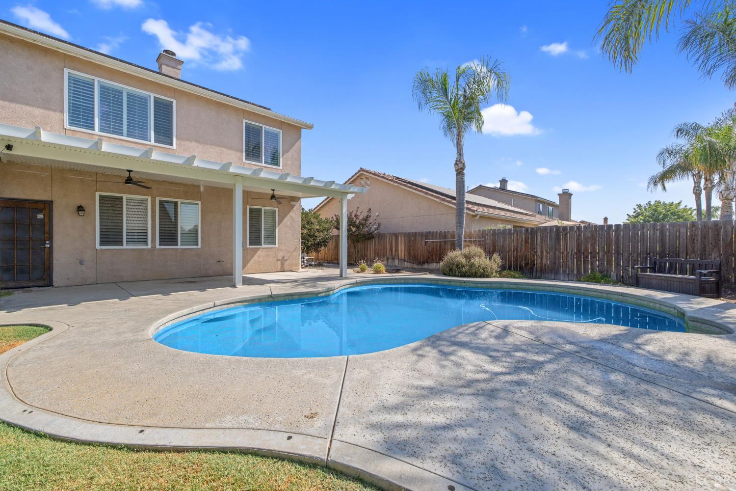 1093 W Windsor Ct, Hanford, CA 93230