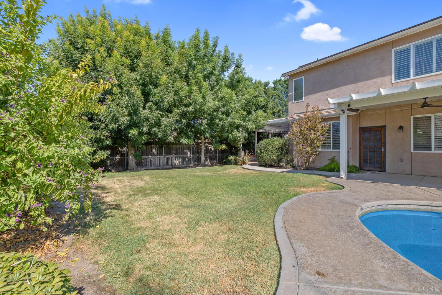 1093 W Windsor Ct, Hanford, CA 93230
