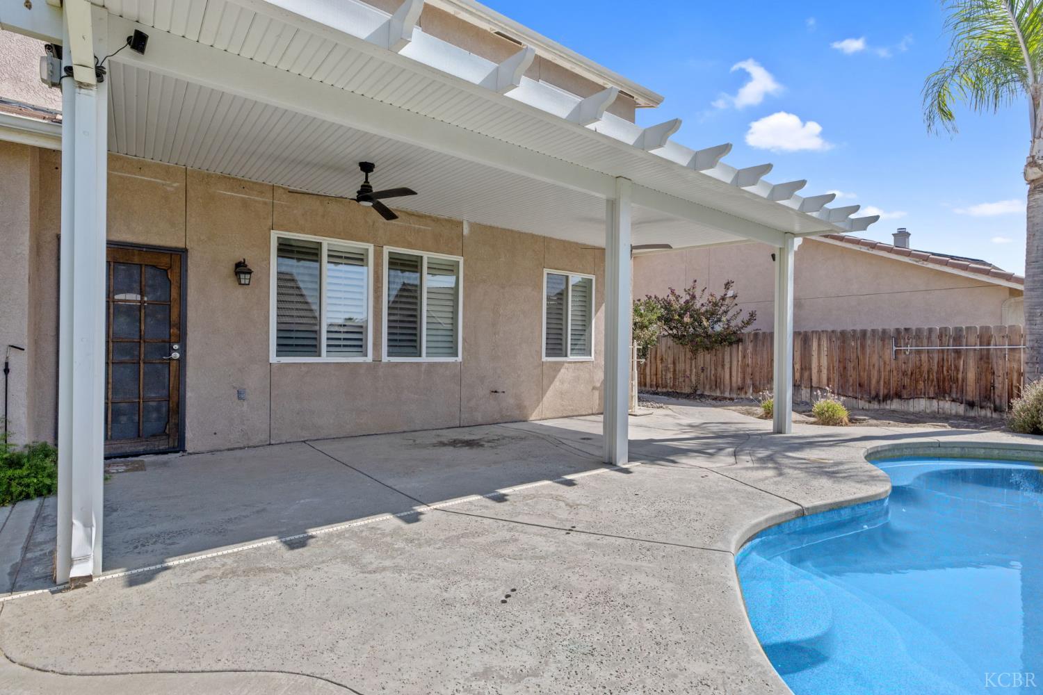 1093 W Windsor Ct, Hanford, CA 93230