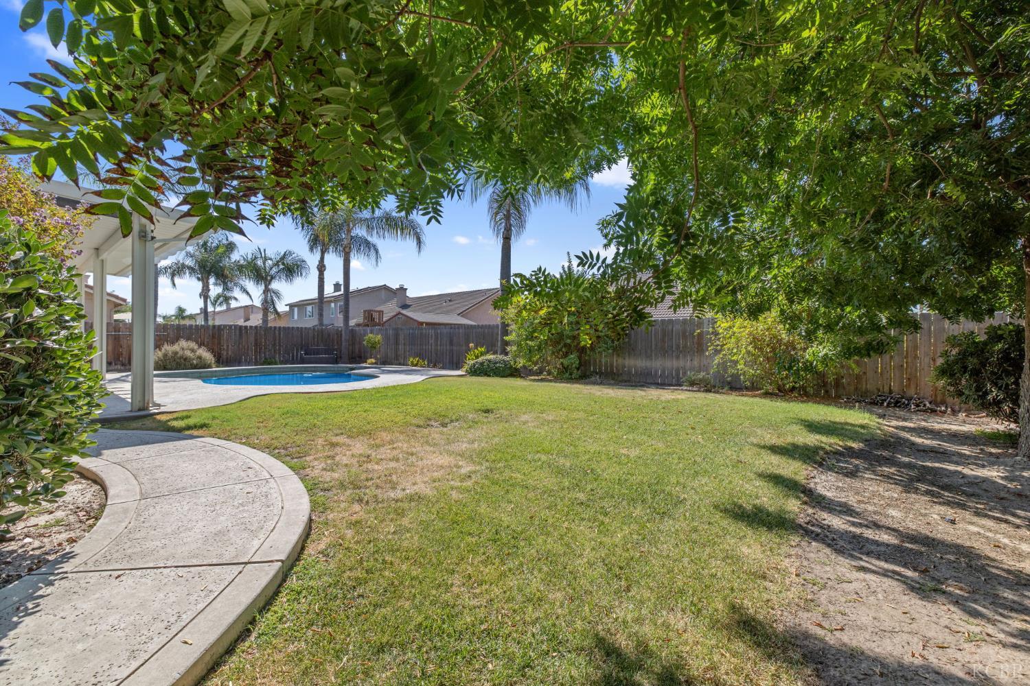1093 W Windsor Ct, Hanford, CA 93230