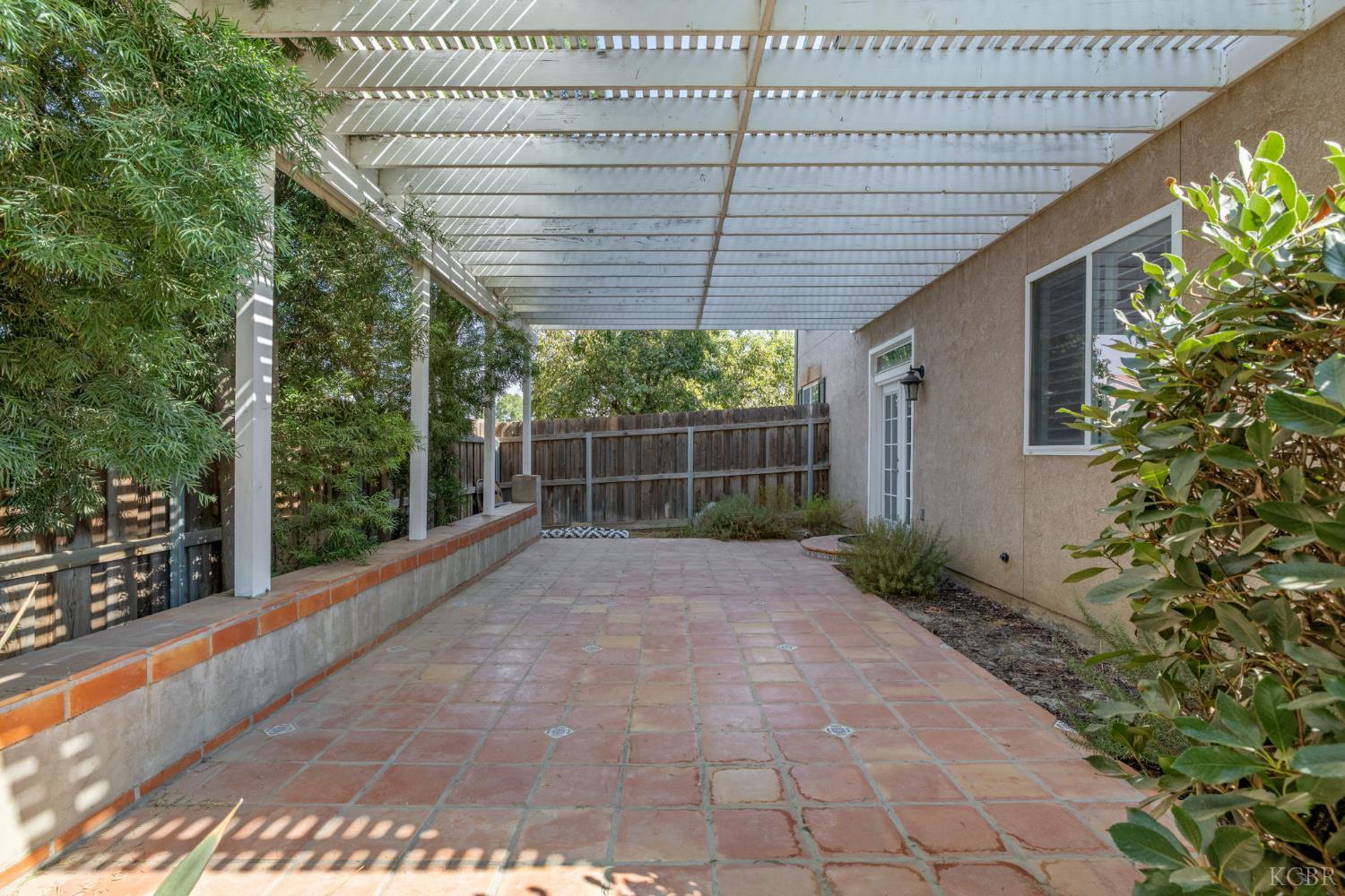 1093 W Windsor Ct, Hanford, CA 93230