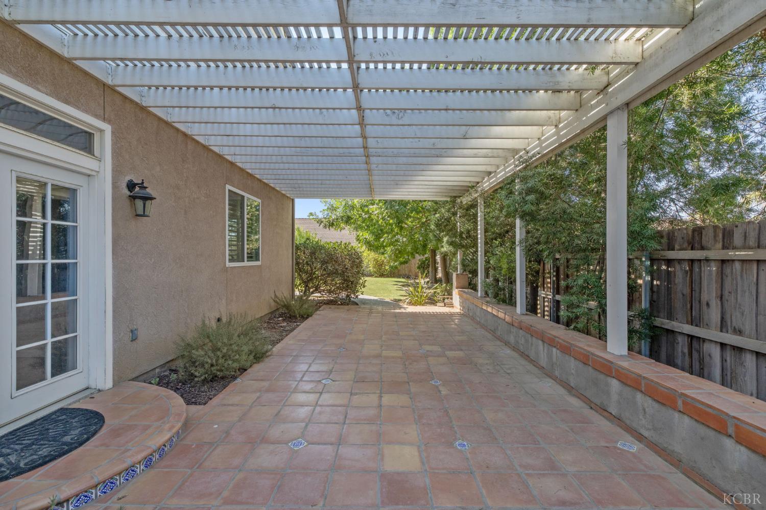 1093 W Windsor Ct, Hanford, CA 93230