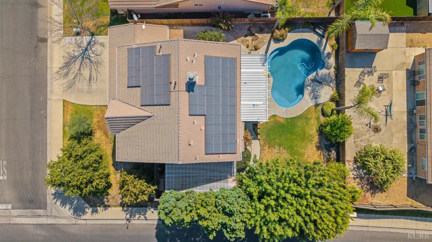 1093 W Windsor Ct, Hanford, CA 93230