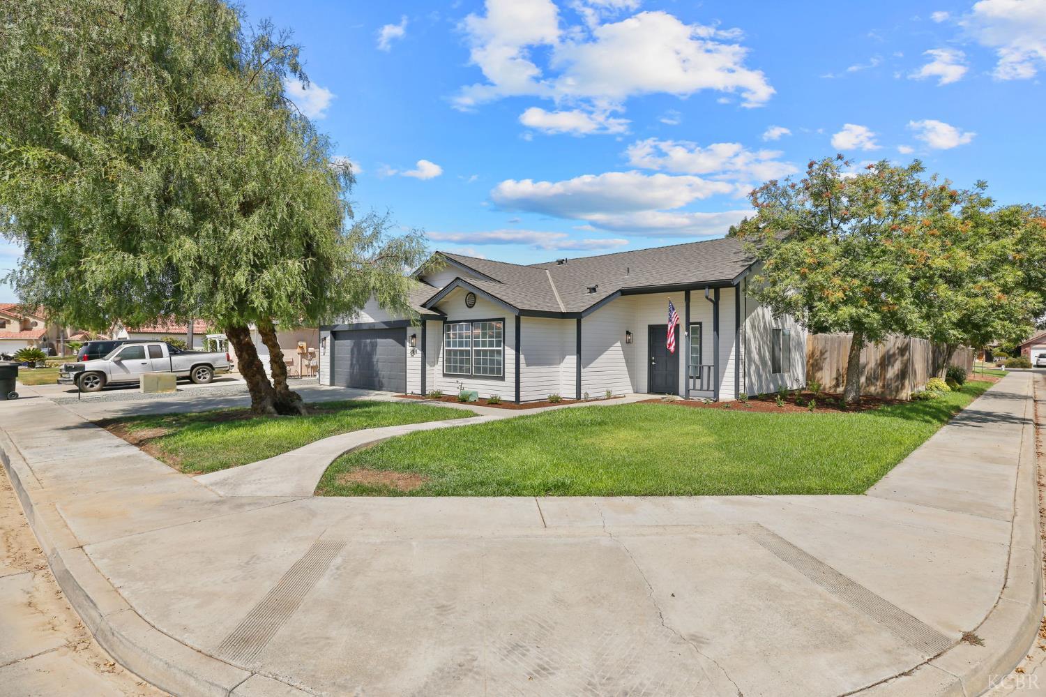 2401 Ashwood Ct, Hanford, CA 93230