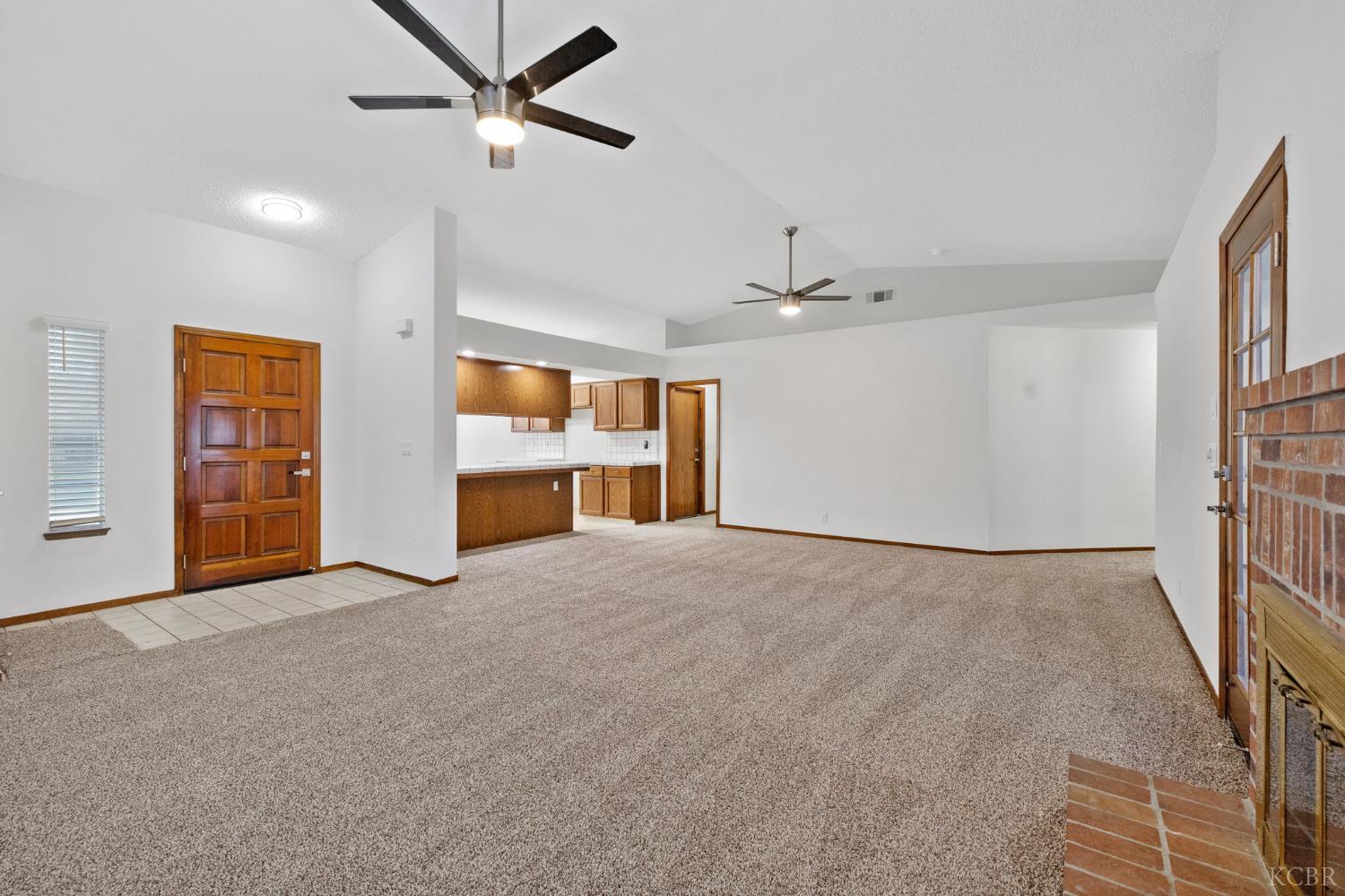 2401 Ashwood Ct, Hanford, CA 93230