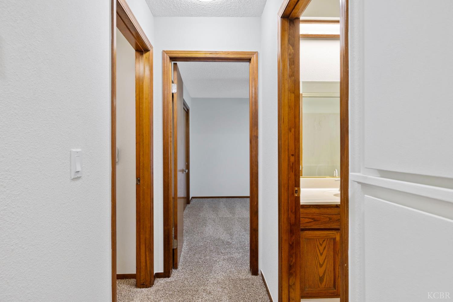 2401 Ashwood Ct, Hanford, CA 93230