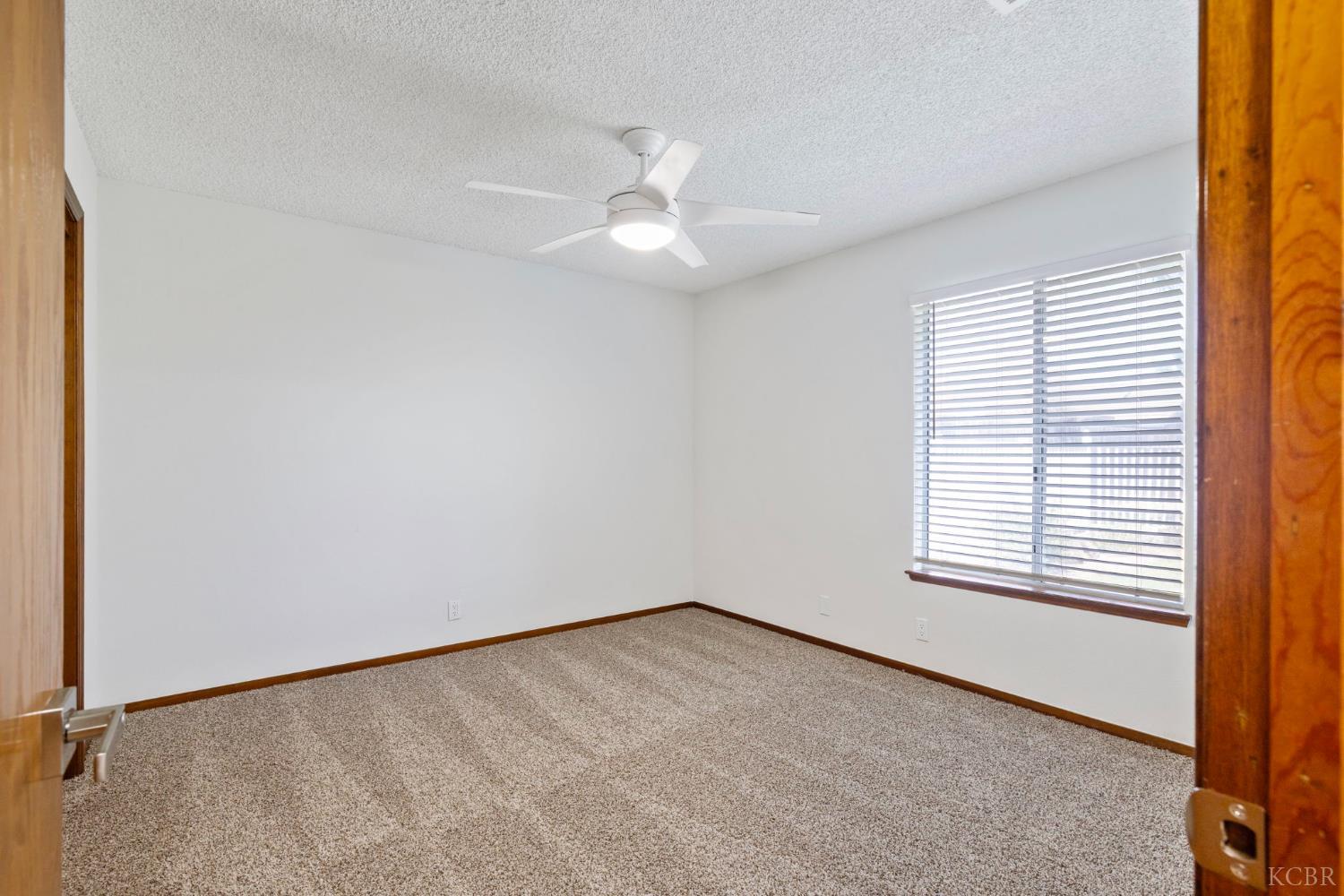 2401 Ashwood Ct, Hanford, CA 93230