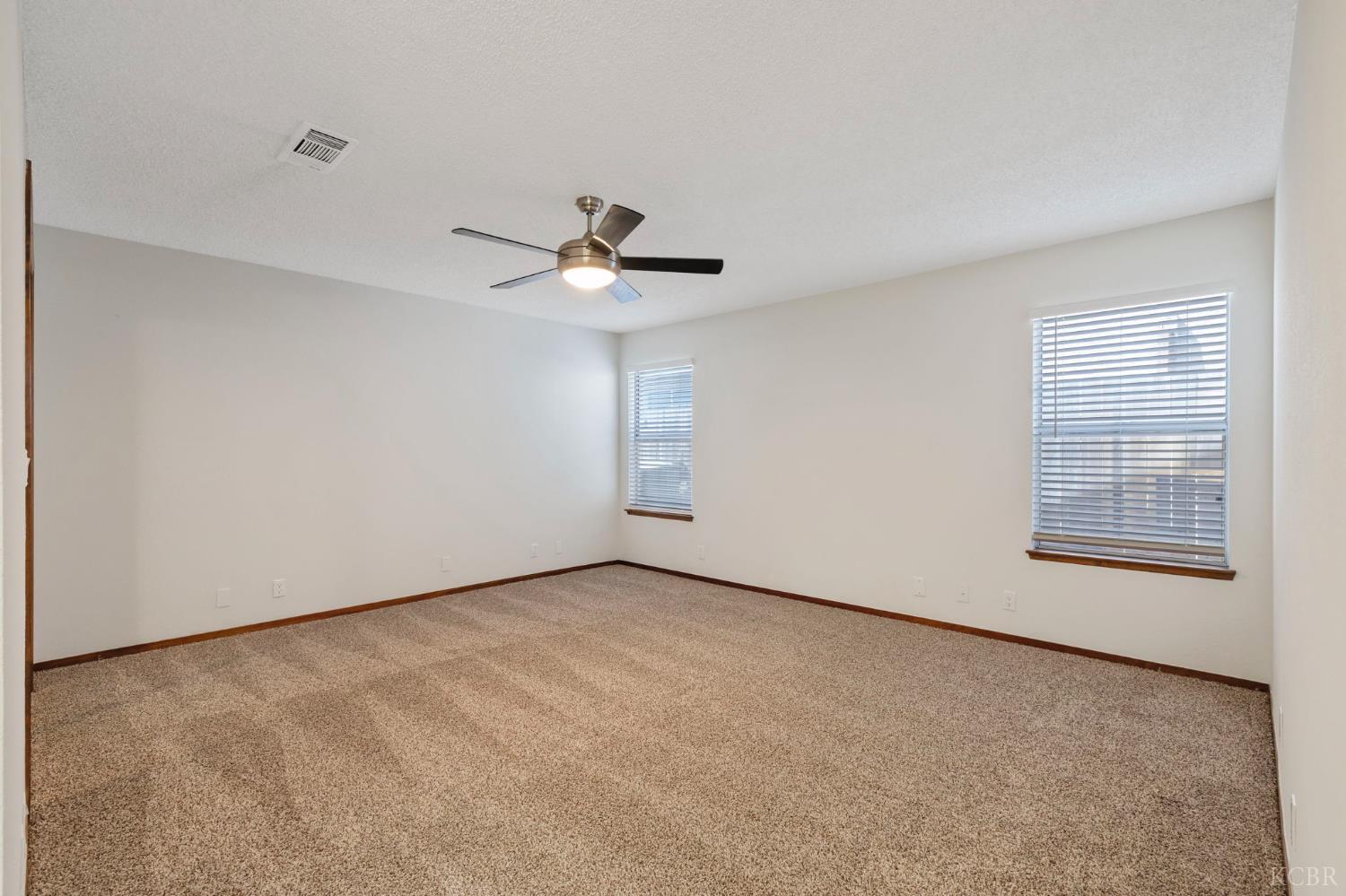 2401 Ashwood Ct, Hanford, CA 93230